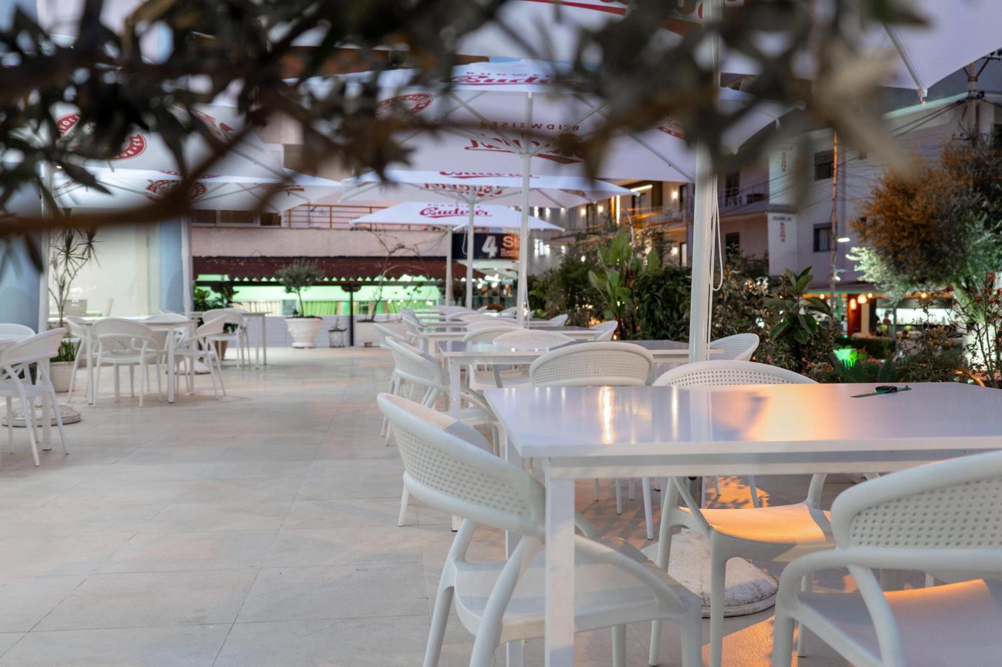 Arel Hotel Sarandë Buitenkant foto