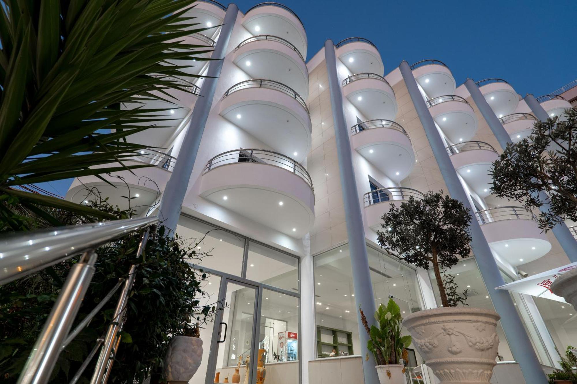 Arel Hotel Sarandë Buitenkant foto