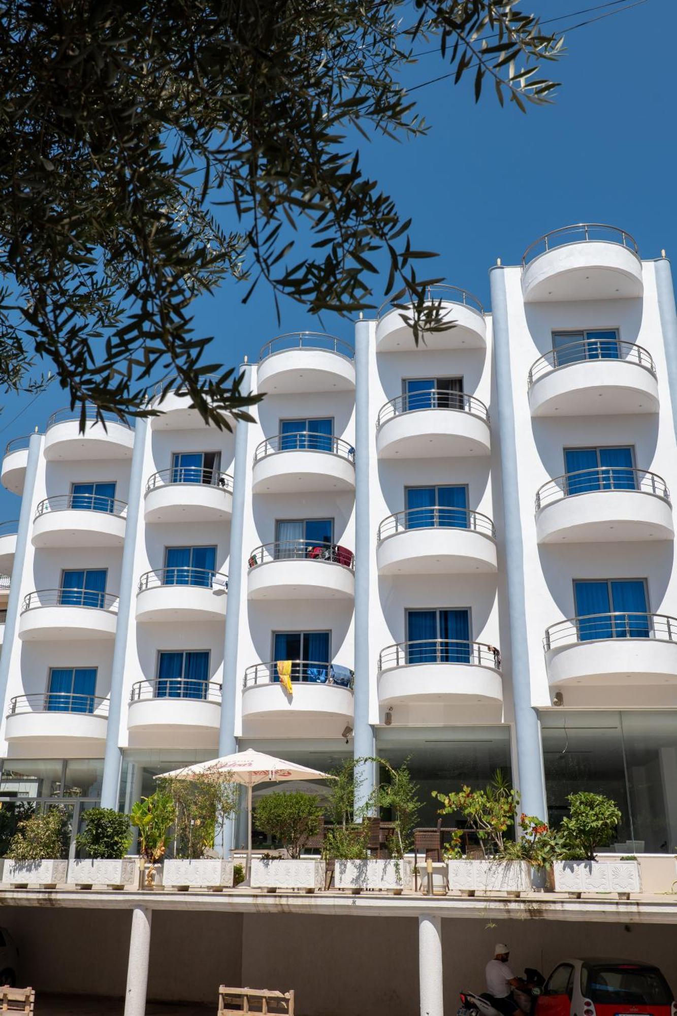 Arel Hotel Sarandë Buitenkant foto