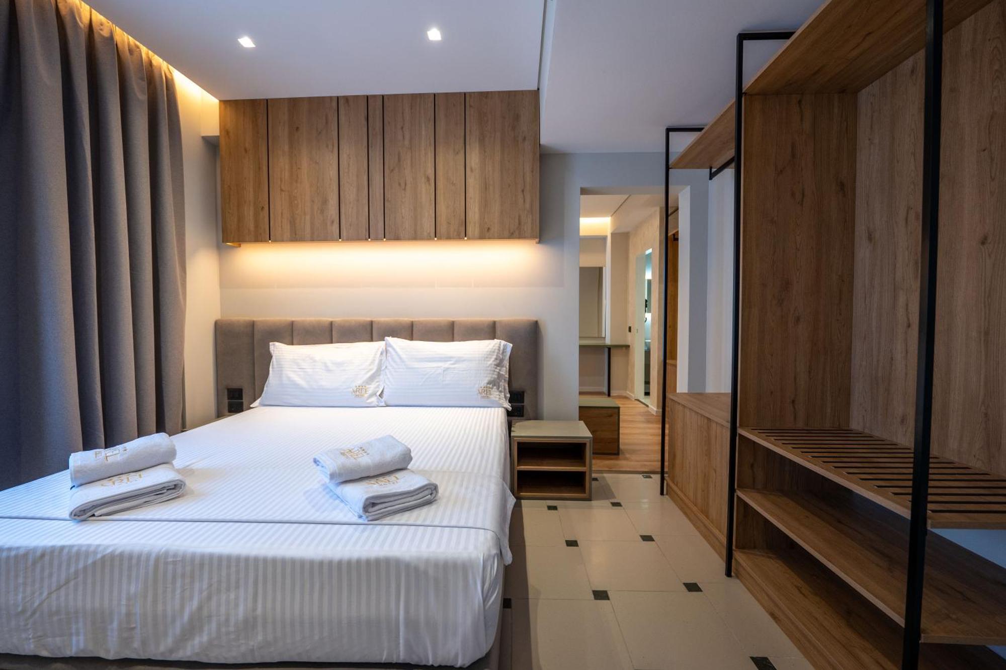 Arel Hotel Sarandë Buitenkant foto