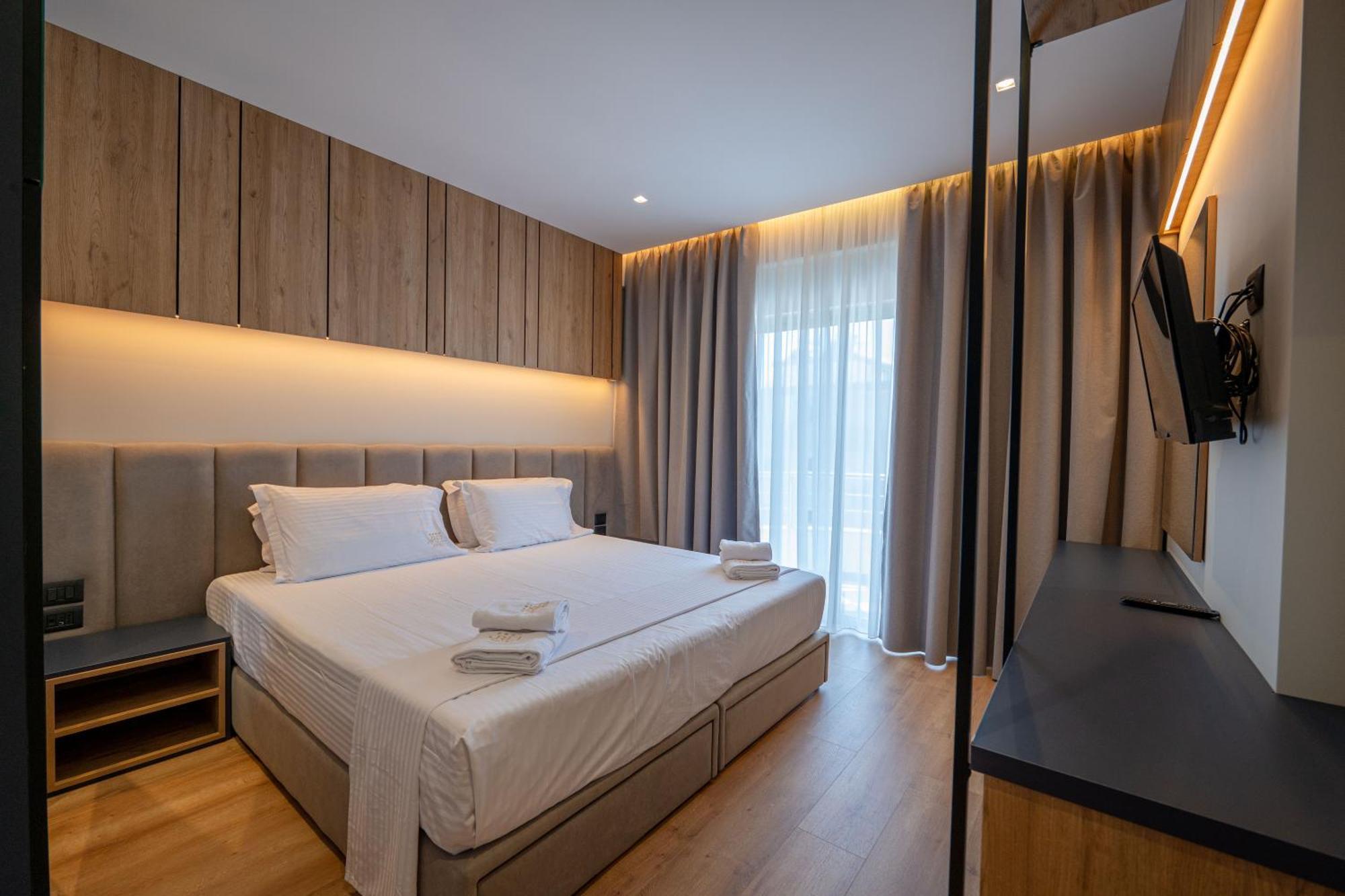 Arel Hotel Sarandë Buitenkant foto