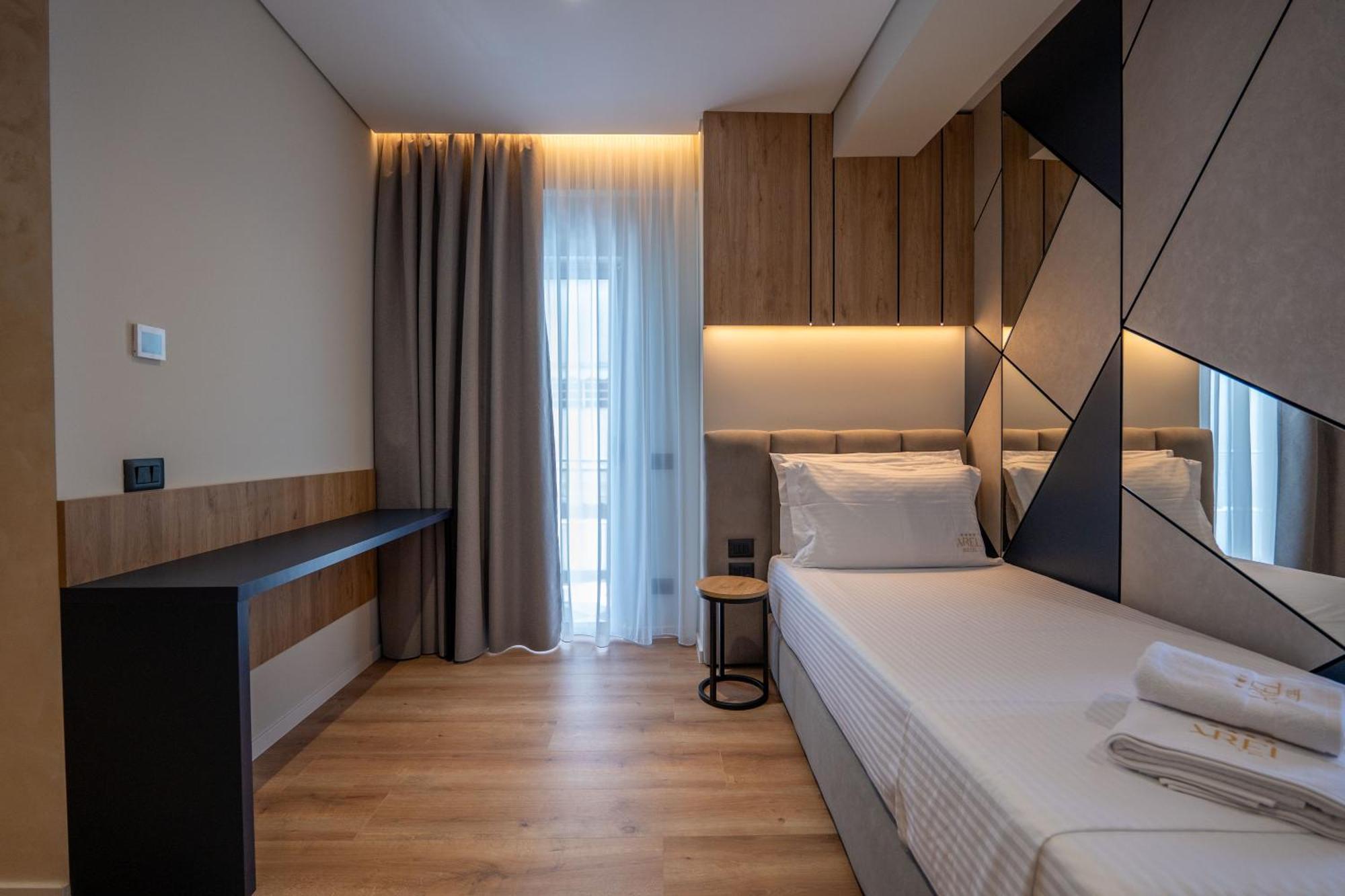 Arel Hotel Sarandë Buitenkant foto