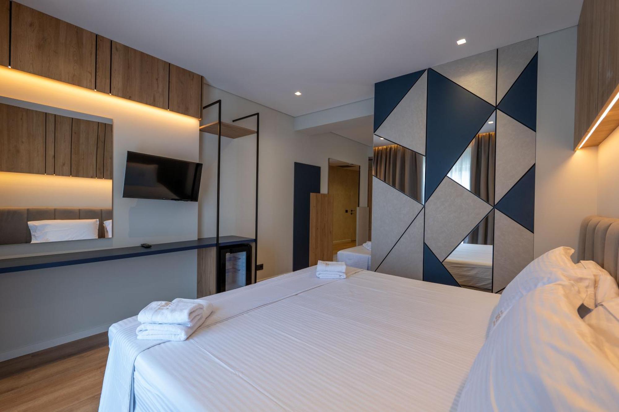 Arel Hotel Sarandë Buitenkant foto