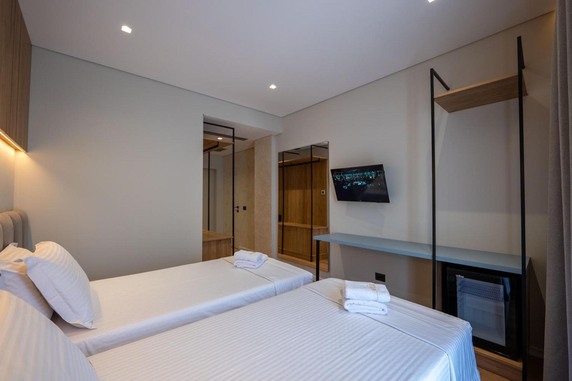 Arel Hotel Sarandë Buitenkant foto