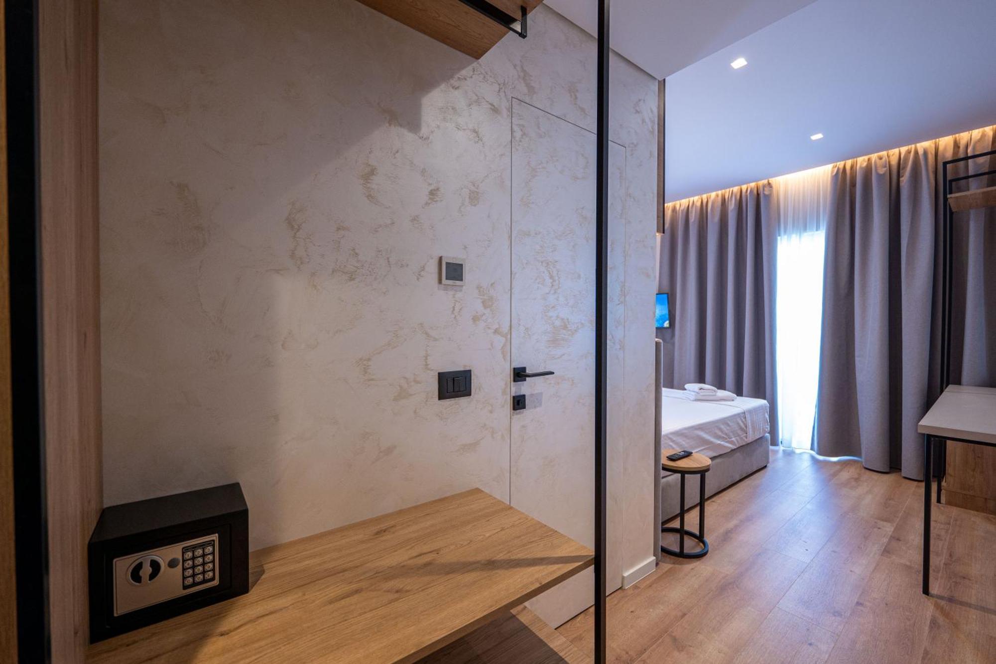 Arel Hotel Sarandë Buitenkant foto