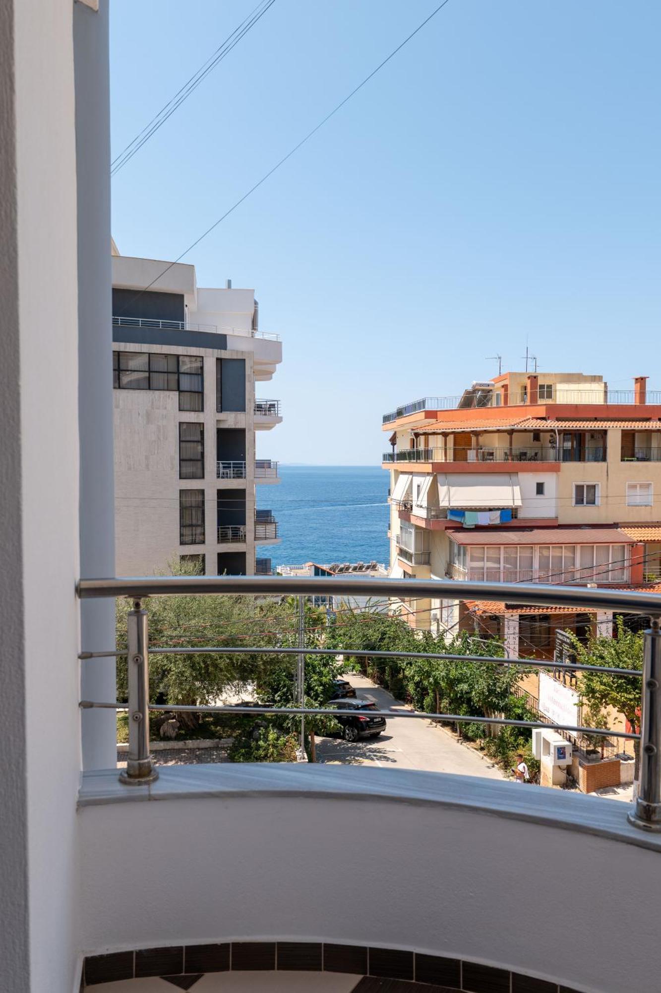 Arel Hotel Sarandë Buitenkant foto